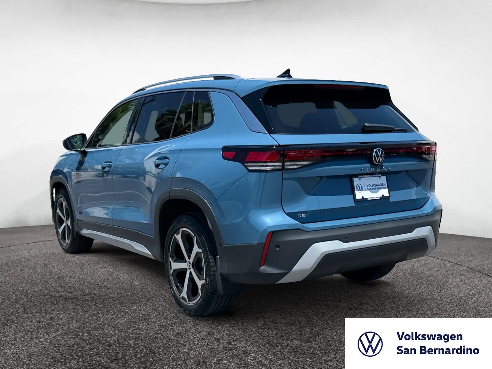 2025 Volkswagen Tiguan SE photo 3