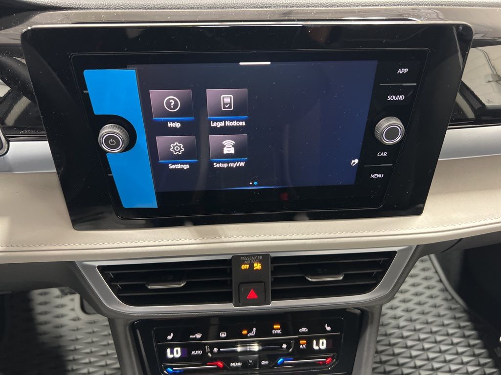 2025 Volkswagen Taos SE photo 21