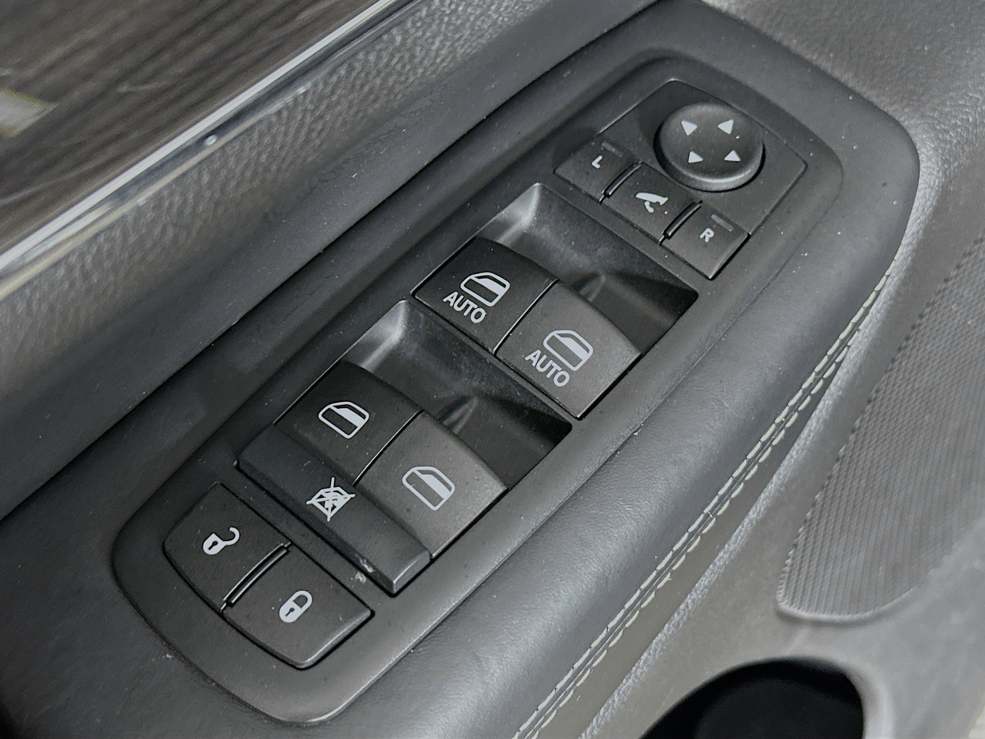 2015 Jeep Grand Cherokee Overland photo 15
