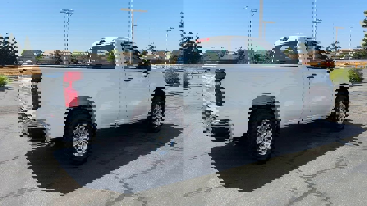 2024 Chevrolet Silverado 1500 photo 2