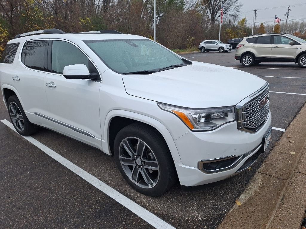 2017 GMC Acadia Denali's photo