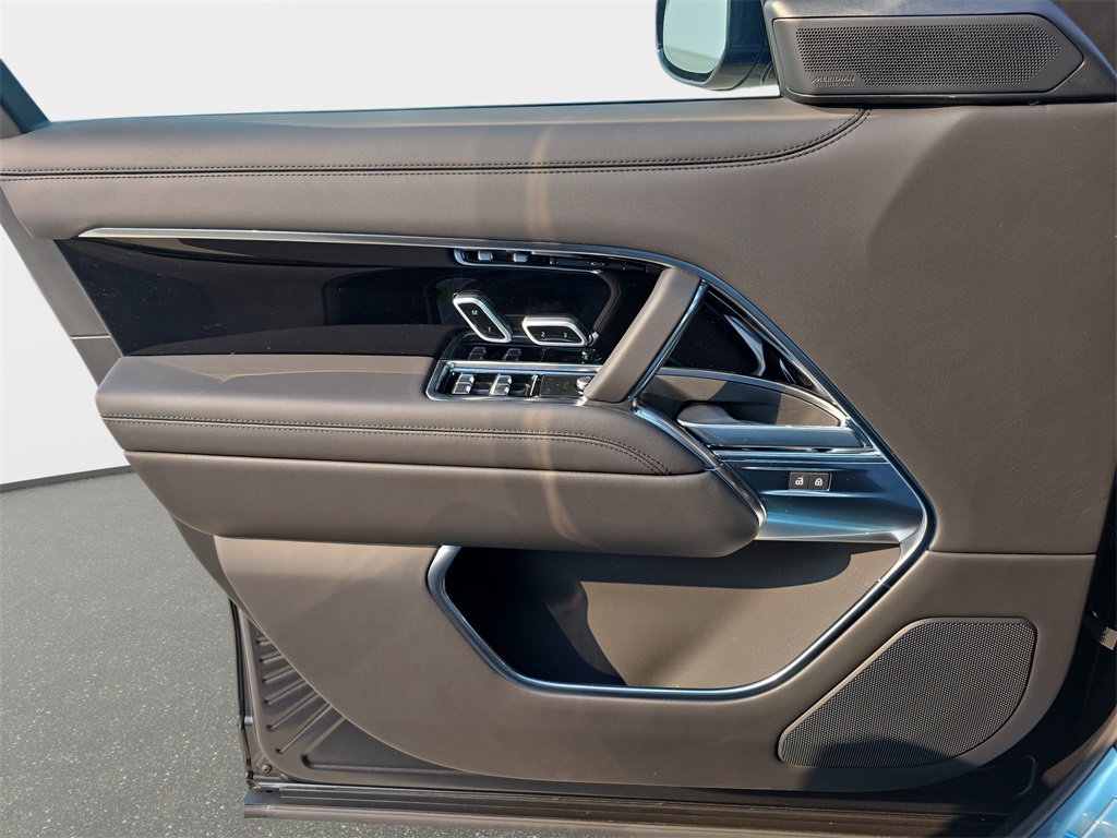 2025 Land Rover Range Rover SE photo 27
