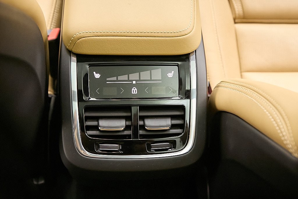 2023 VOLVO XC60 - Image 27