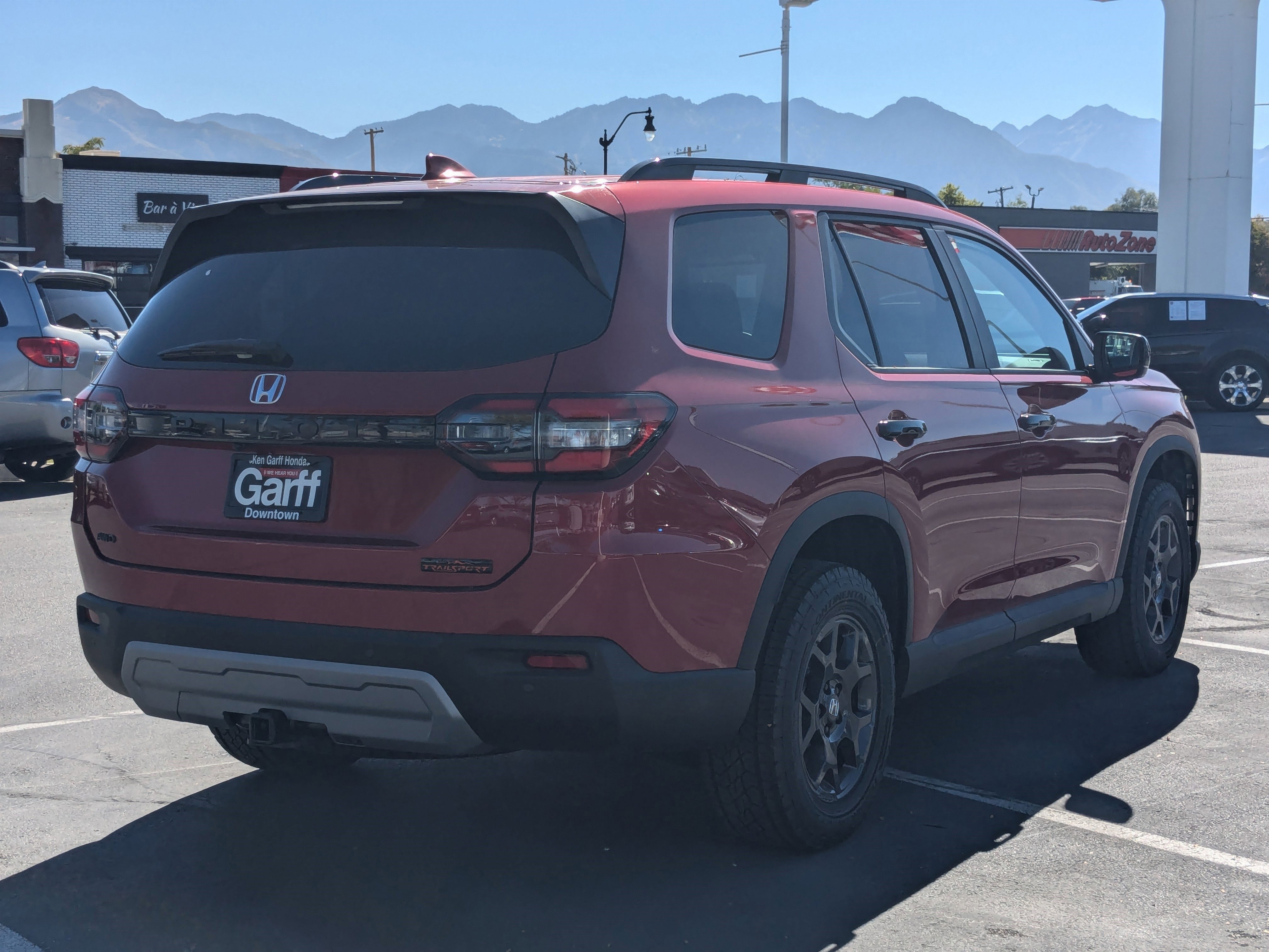 2025 Honda Pilot TrailSport photo 2