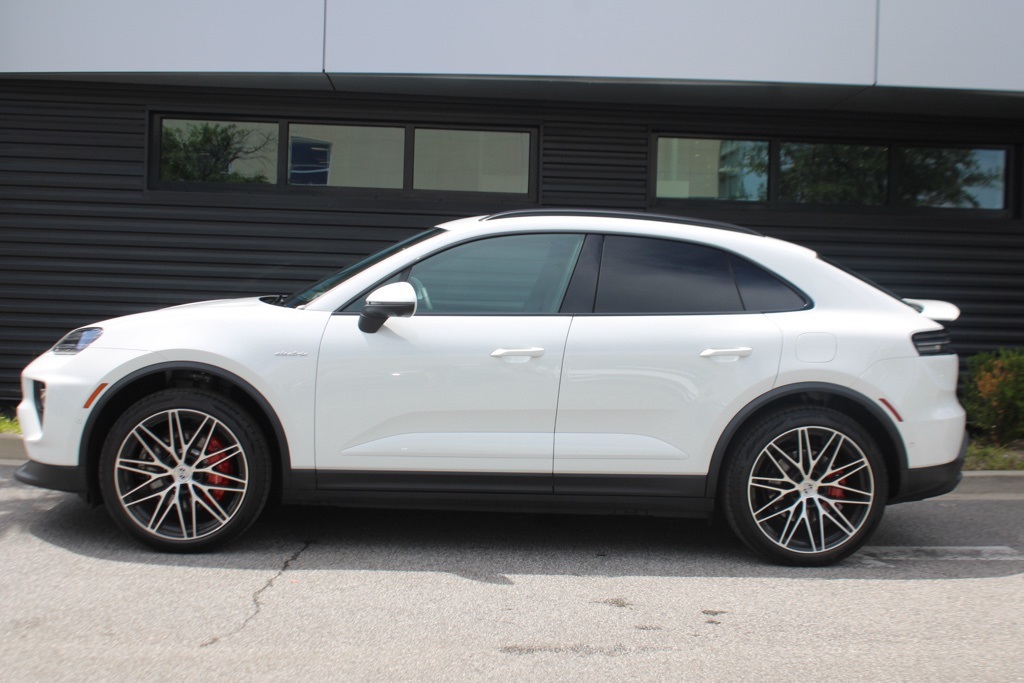 2025 Porsche Macan Electric photo 2