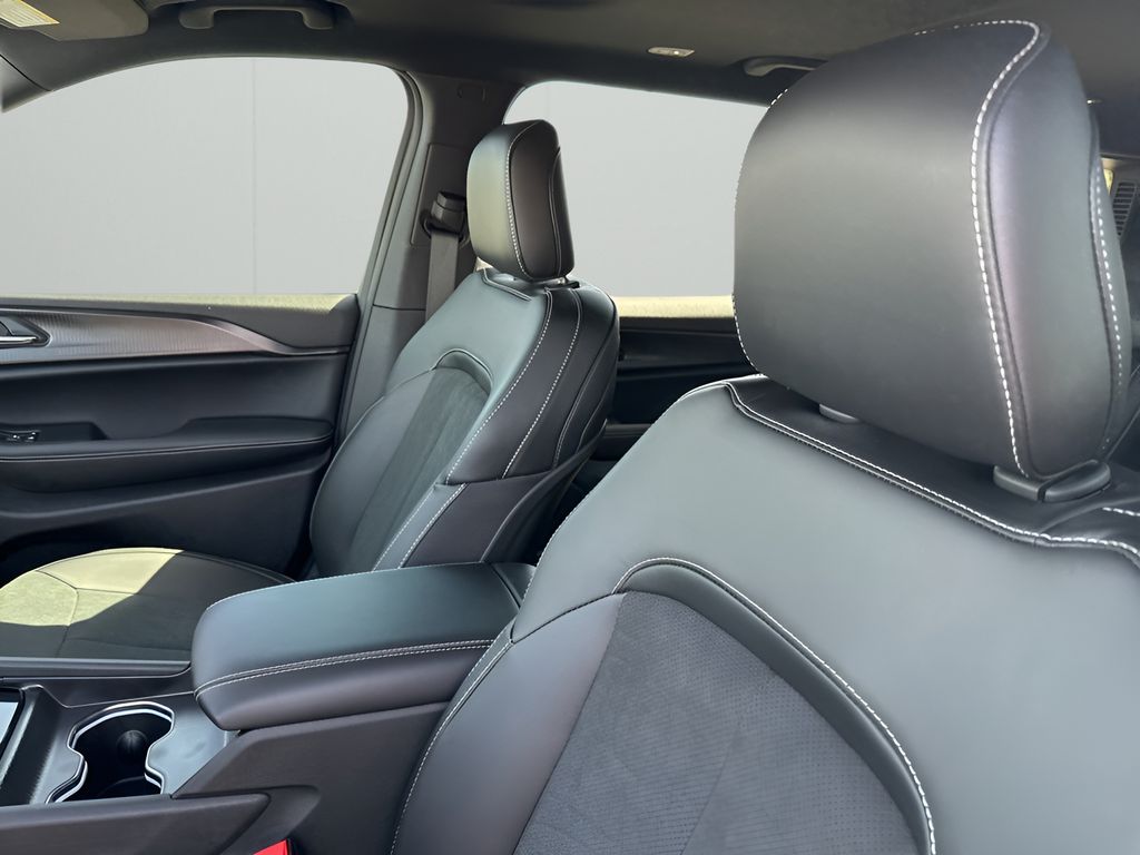 2025 Jeep Grand Cherokee Altitude X photo 15