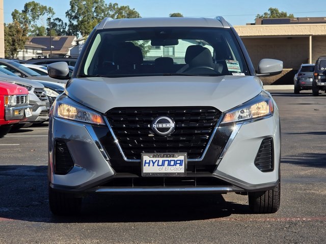 2023 Nissan Kicks SV photo 2