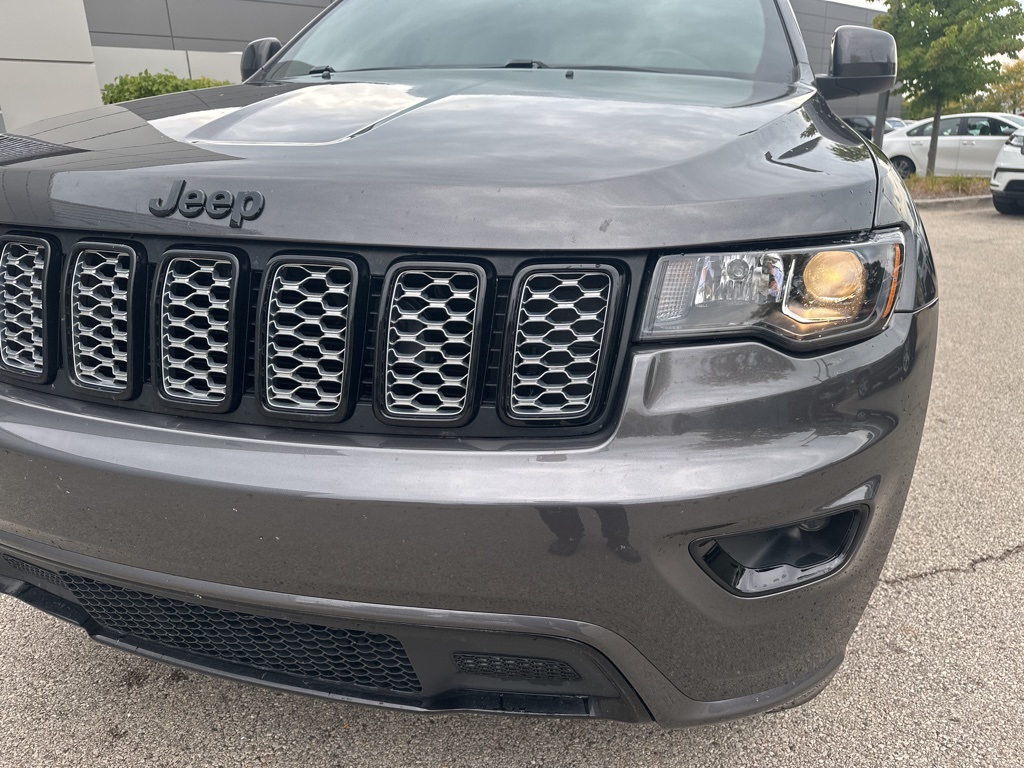 2020 Jeep Grand Cherokee Laredo photo 3