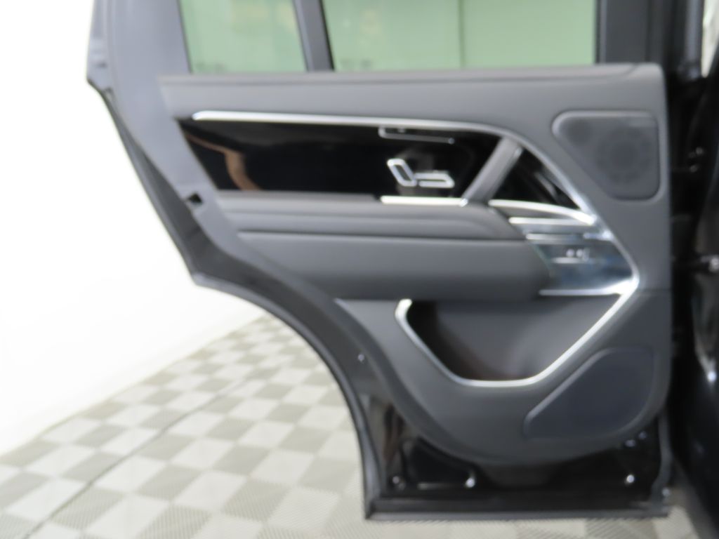 2025 Land Rover Range Rover SE photo 26