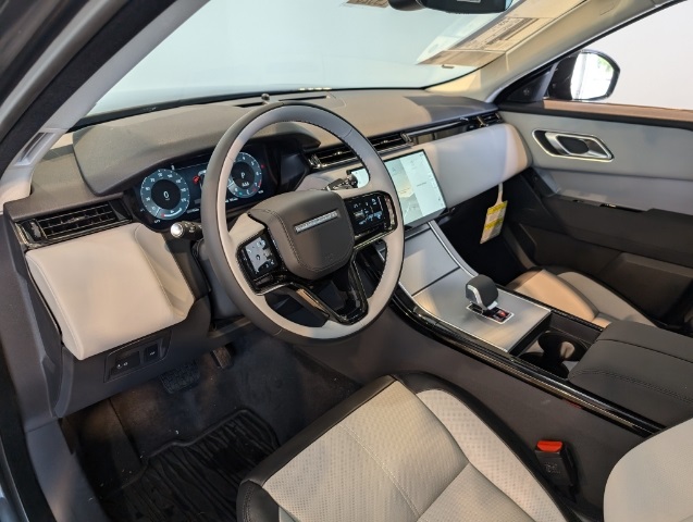 2025 Land Rover Range Rover Velar S photo 10