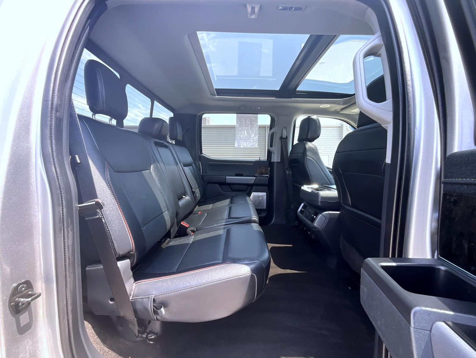 2022 Ford F-150 Lariat photo 18
