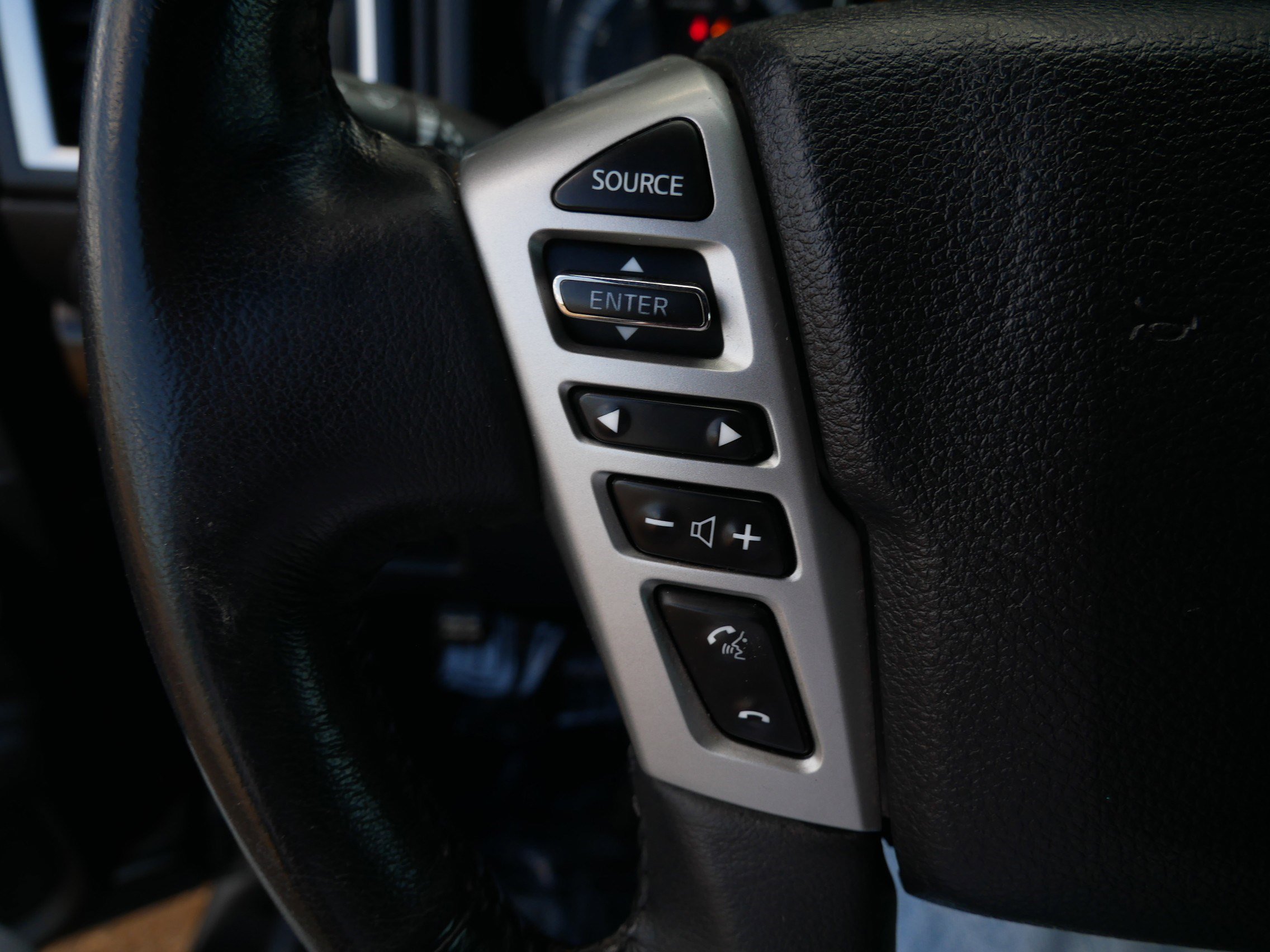2018 Nissan Titan SV photo 32