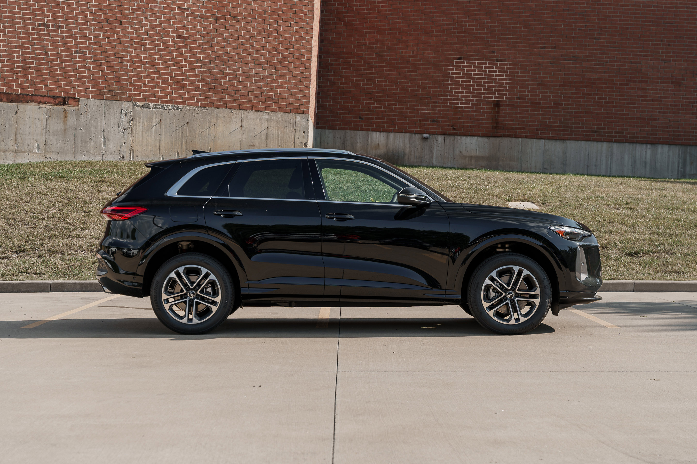 2025 Audi Q5 Premium photo 2
