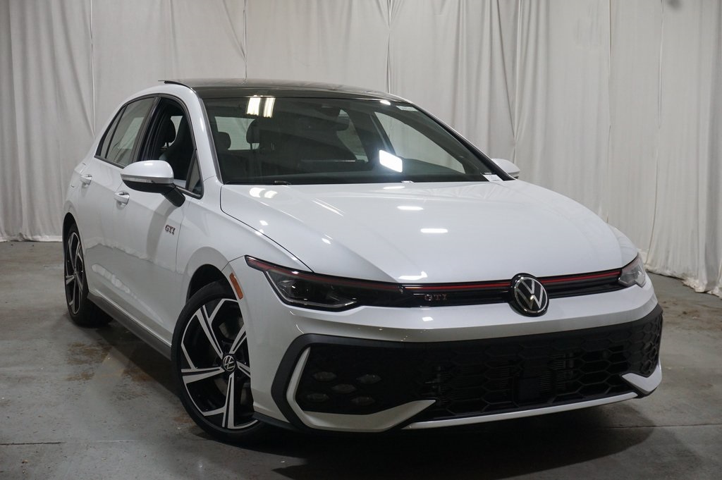2025 Volkswagen Golf GTI SE photo 4