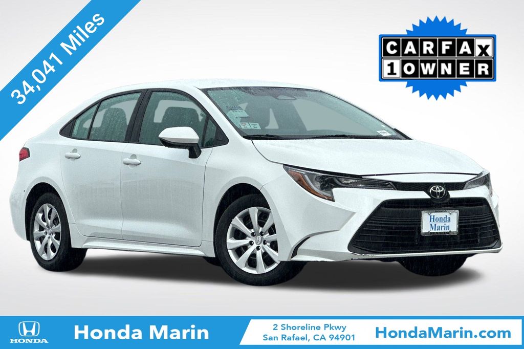 2024 Toyota Corolla LE's photo