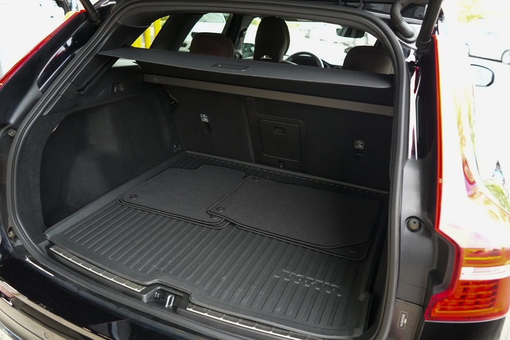 2023 Volvo XC60 B5 Plus photo 30