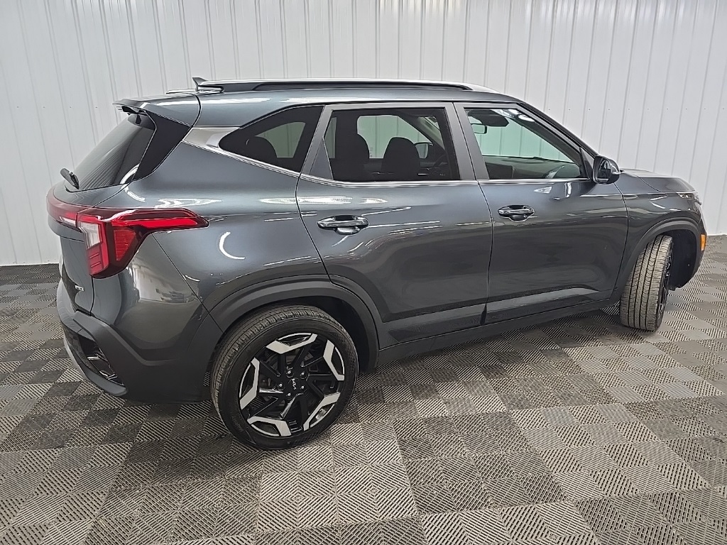 2024 Kia Seltos SX photo 2
