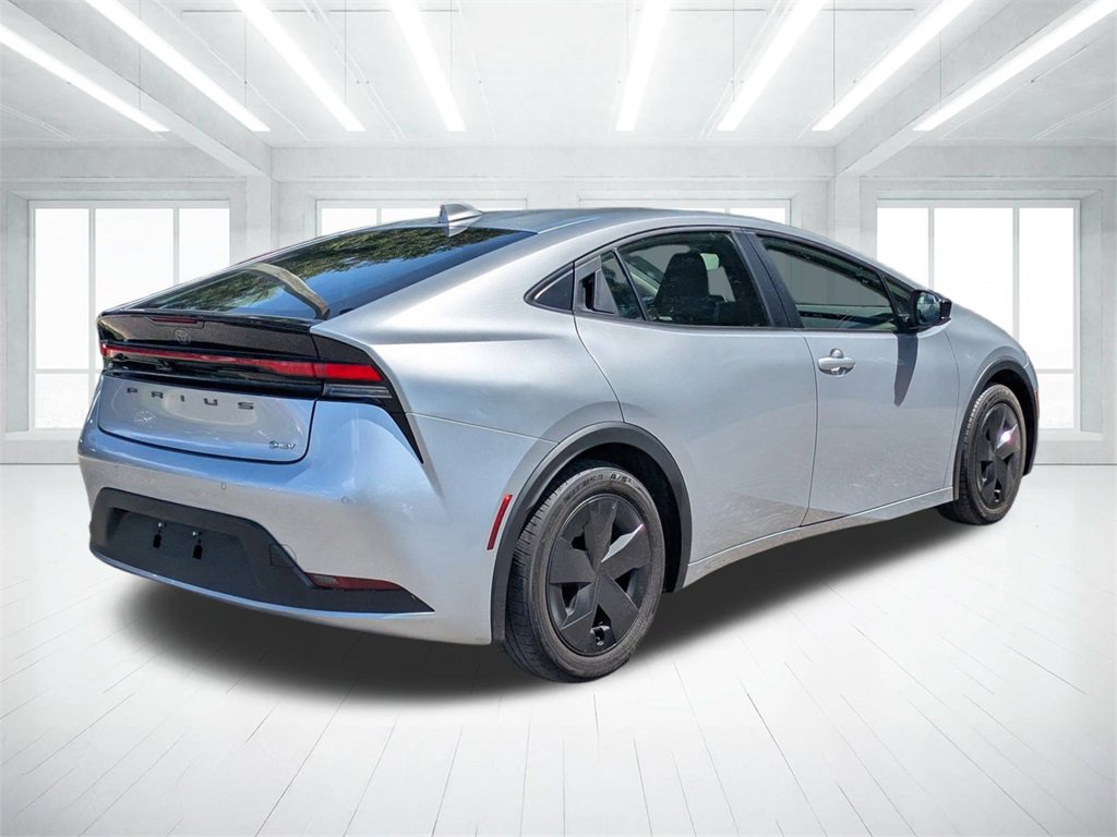 2023 Toyota Prius LE photo 3