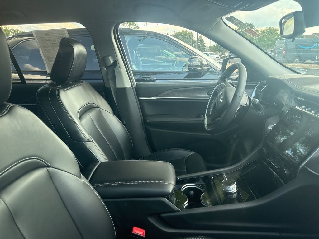 2023 Jeep Grand Cherokee Limited photo 5