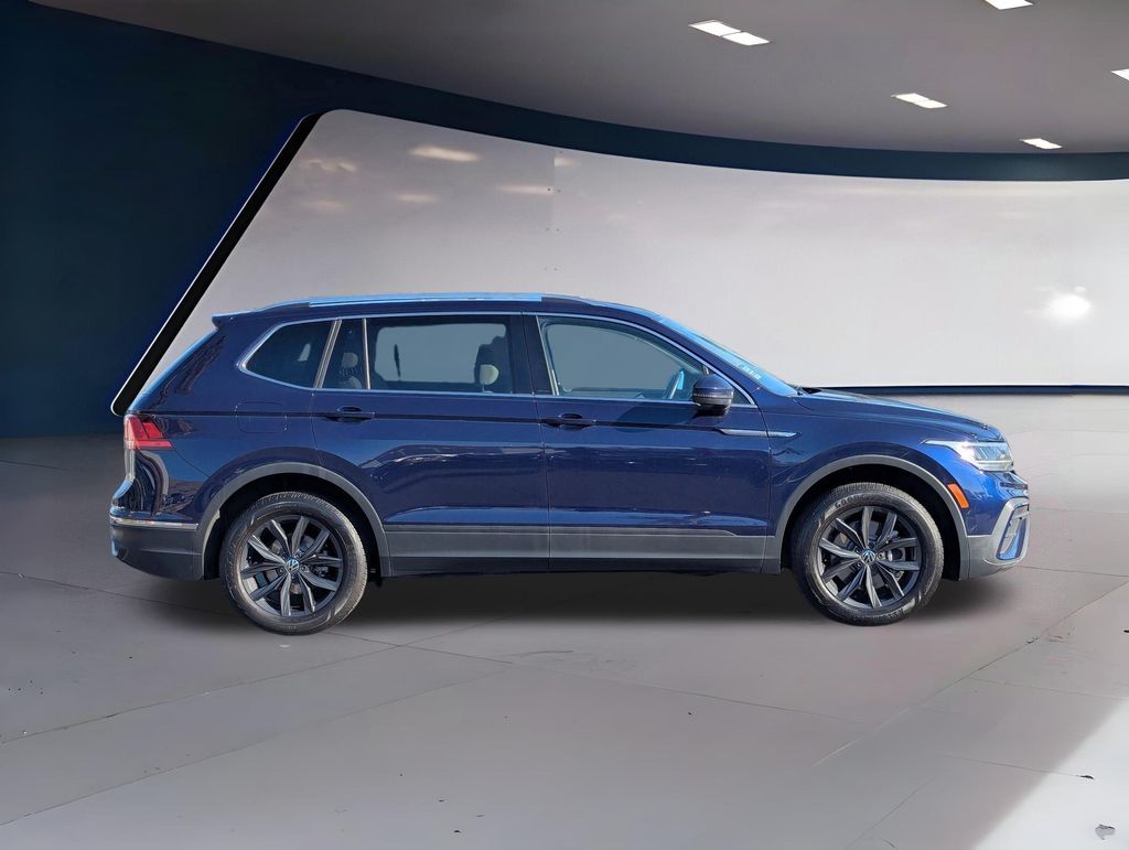 2024 Volkswagen Tiguan SE Wolfsburg Edition photo 2