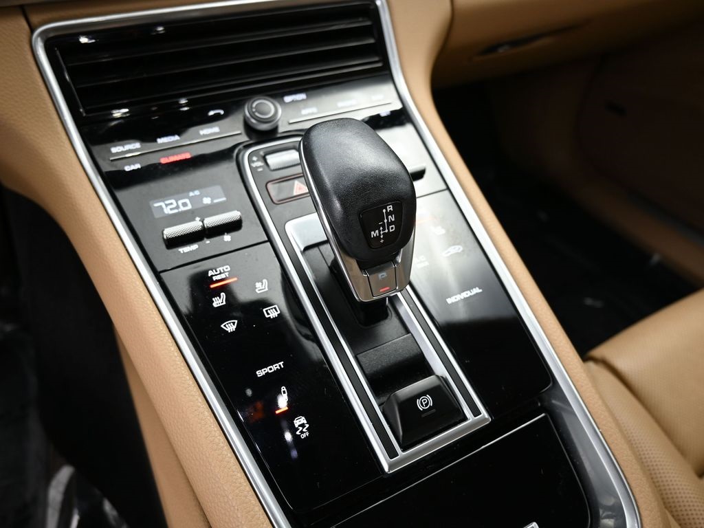 2019 Porsche Panamera Base photo 23