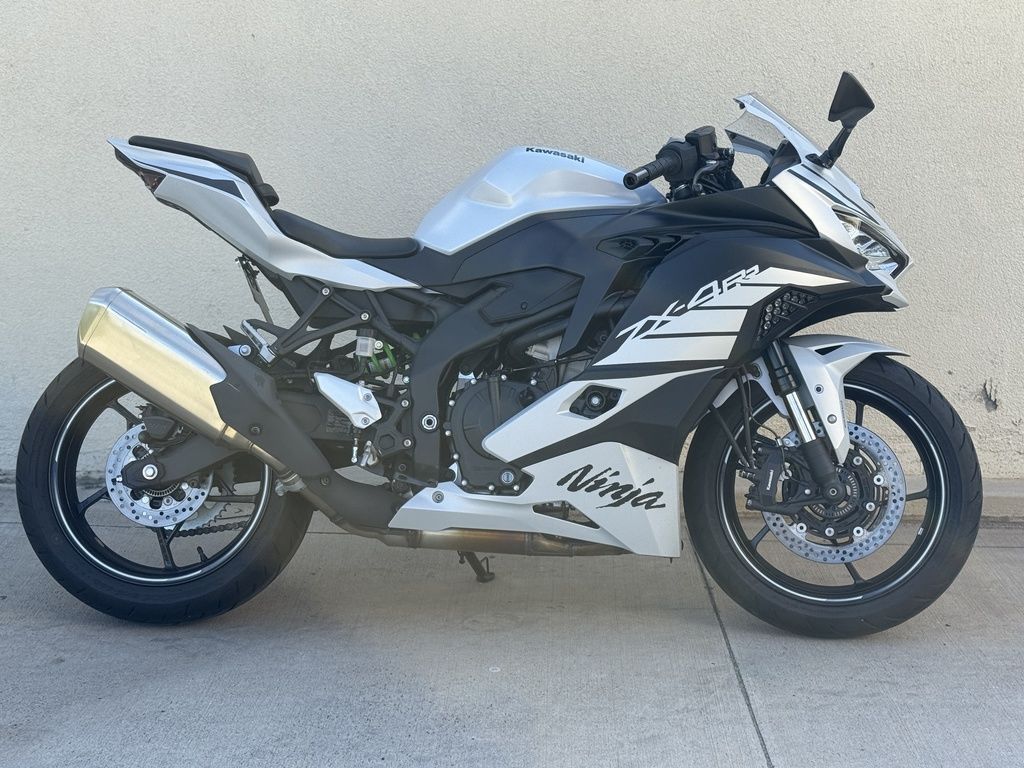 Pre-Owned 2025 Kawasaki NINJA® ZX™-4RR ABS Motorcycle