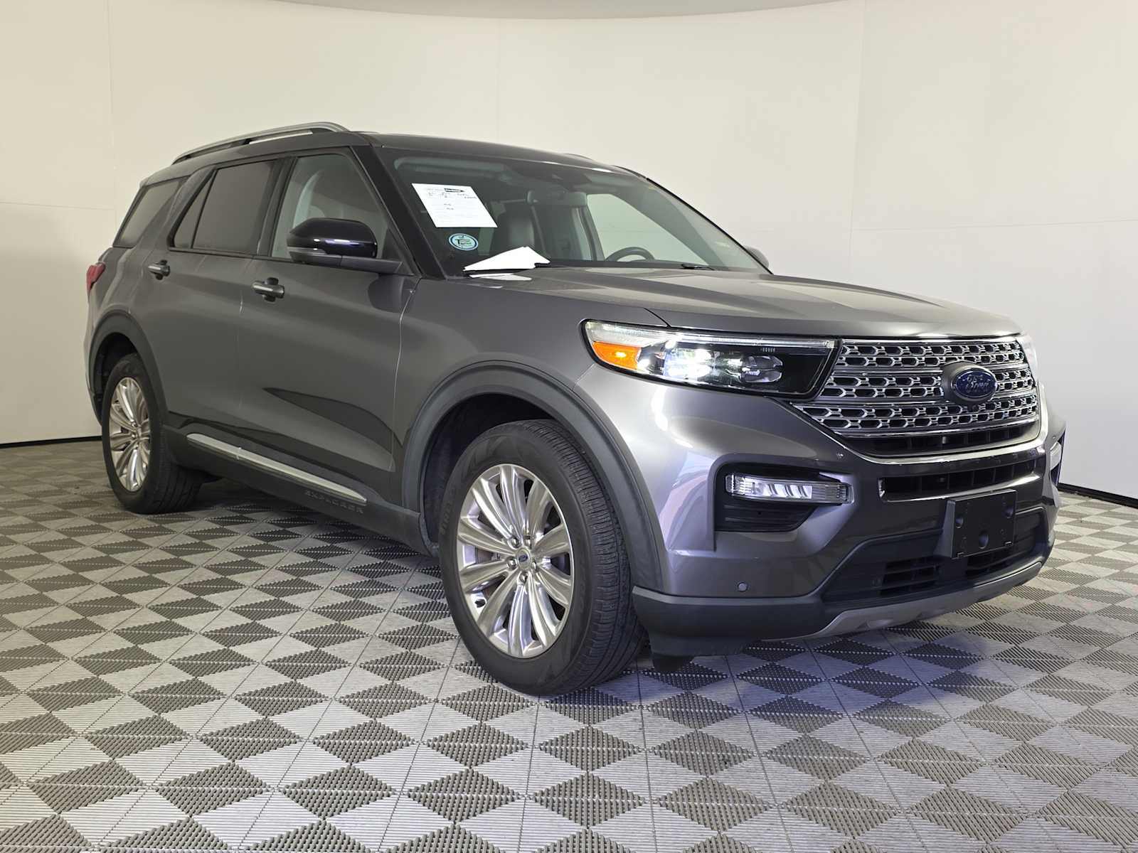 2022 Ford Explorer Limited's photo