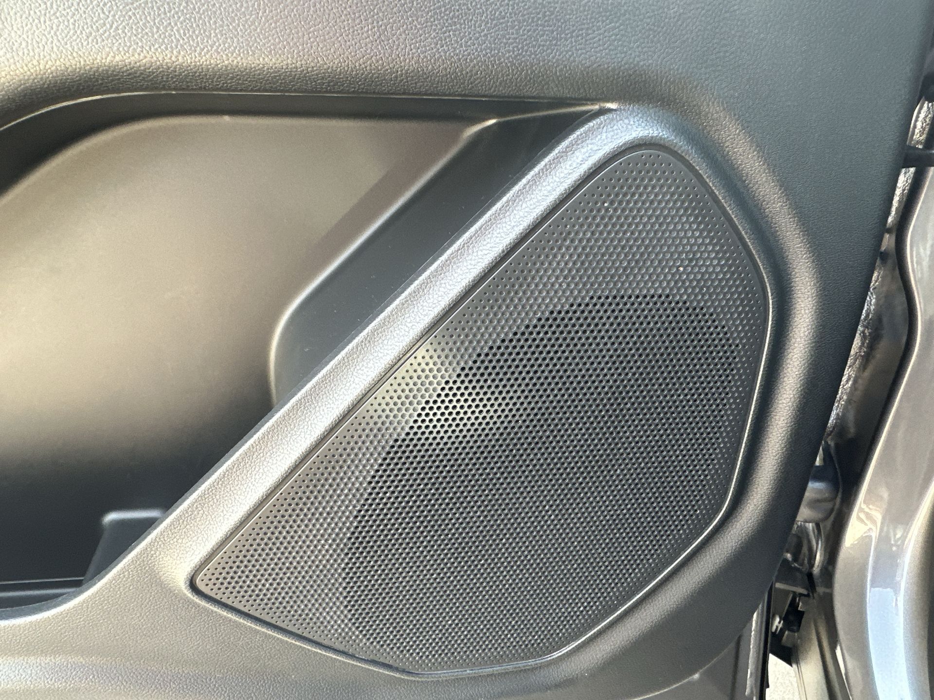 2022 Ford Explorer ST photo 22