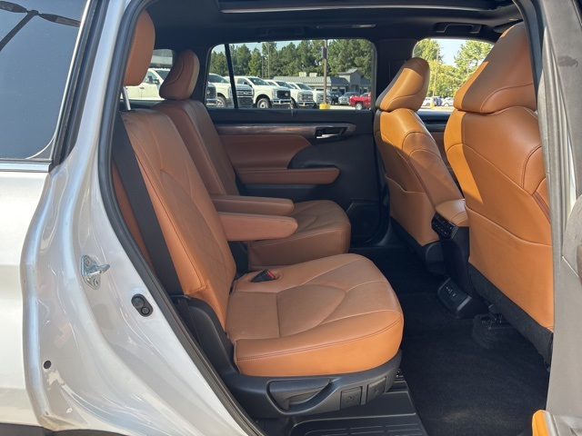 2024 Toyota Highlander Platinum photo 23