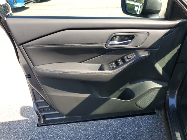 2026 Nissan Rogue SV photo 5