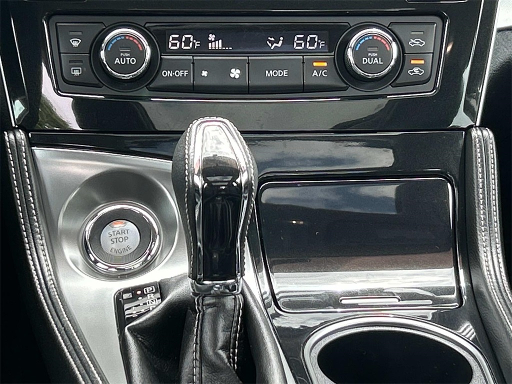 2019 Nissan Maxima SL photo 26