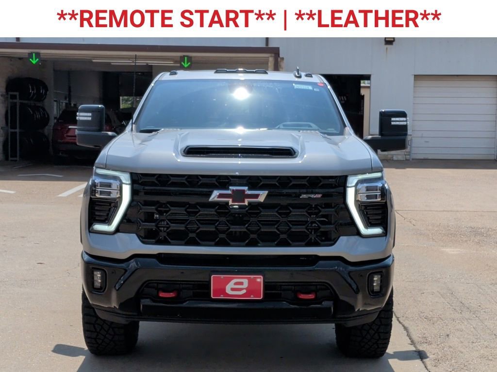2025 Chevrolet Silverado 2500HD ZR2 photo 2