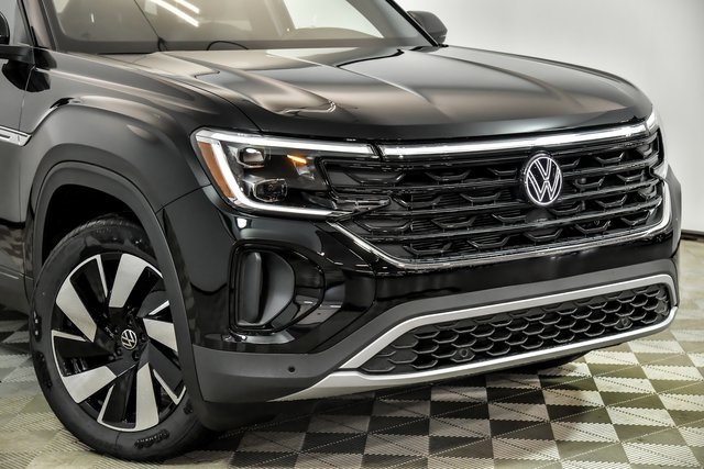 2025 Volkswagen Atlas Cross Sport SE Technology photo 2