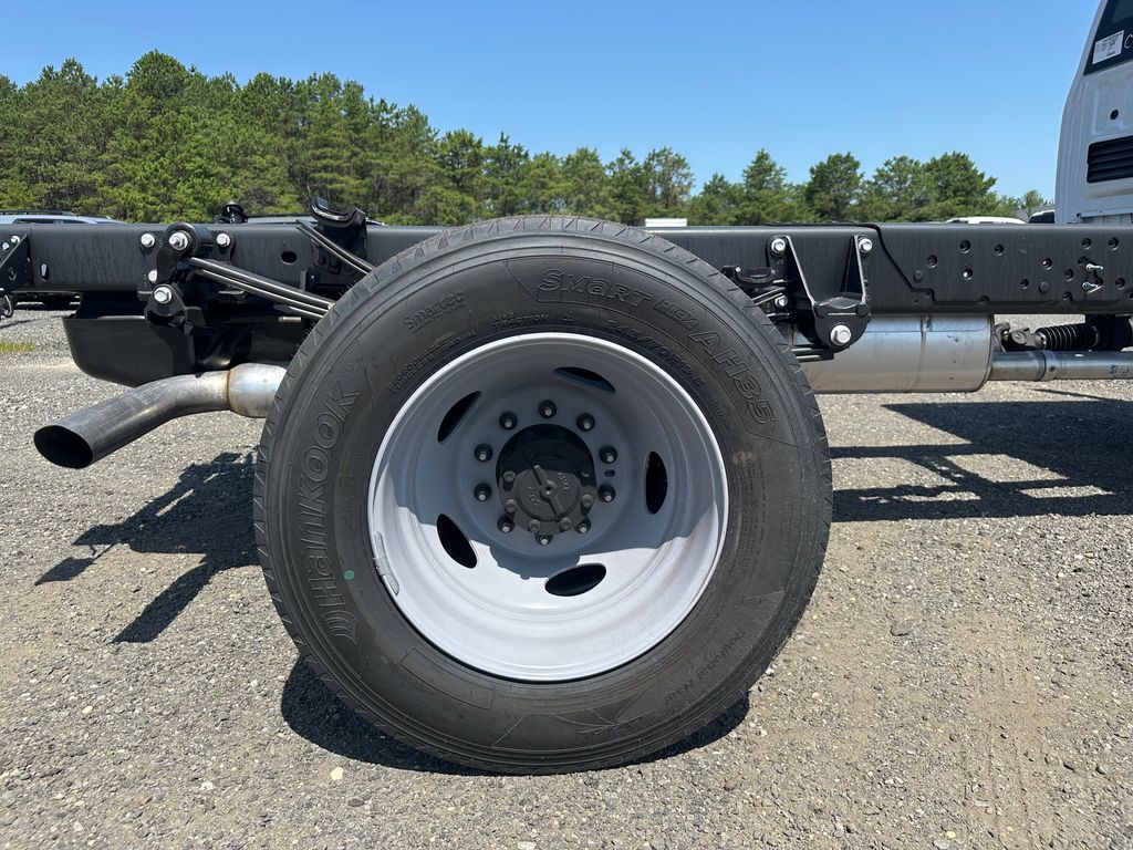 2025 Ford F-600 photo 6