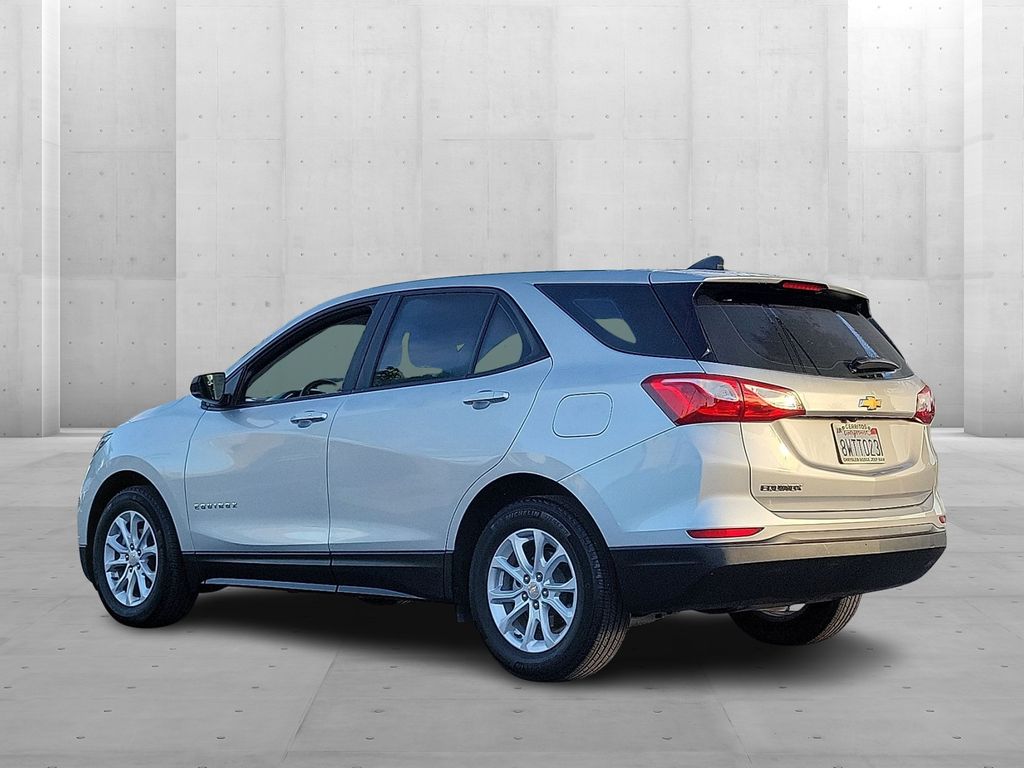 2021 Chevrolet Equinox LS photo 2