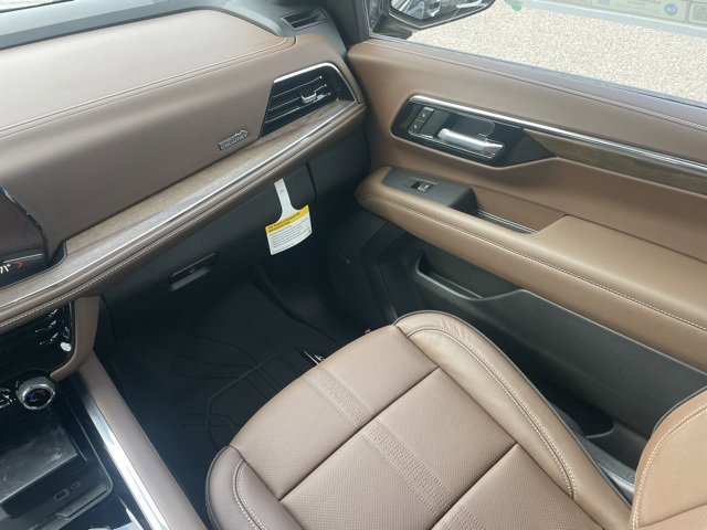 2025 Chevrolet Tahoe High Country photo 16