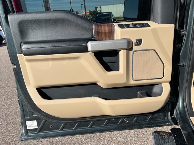 2015 Ford F-150 Lariat photo 31