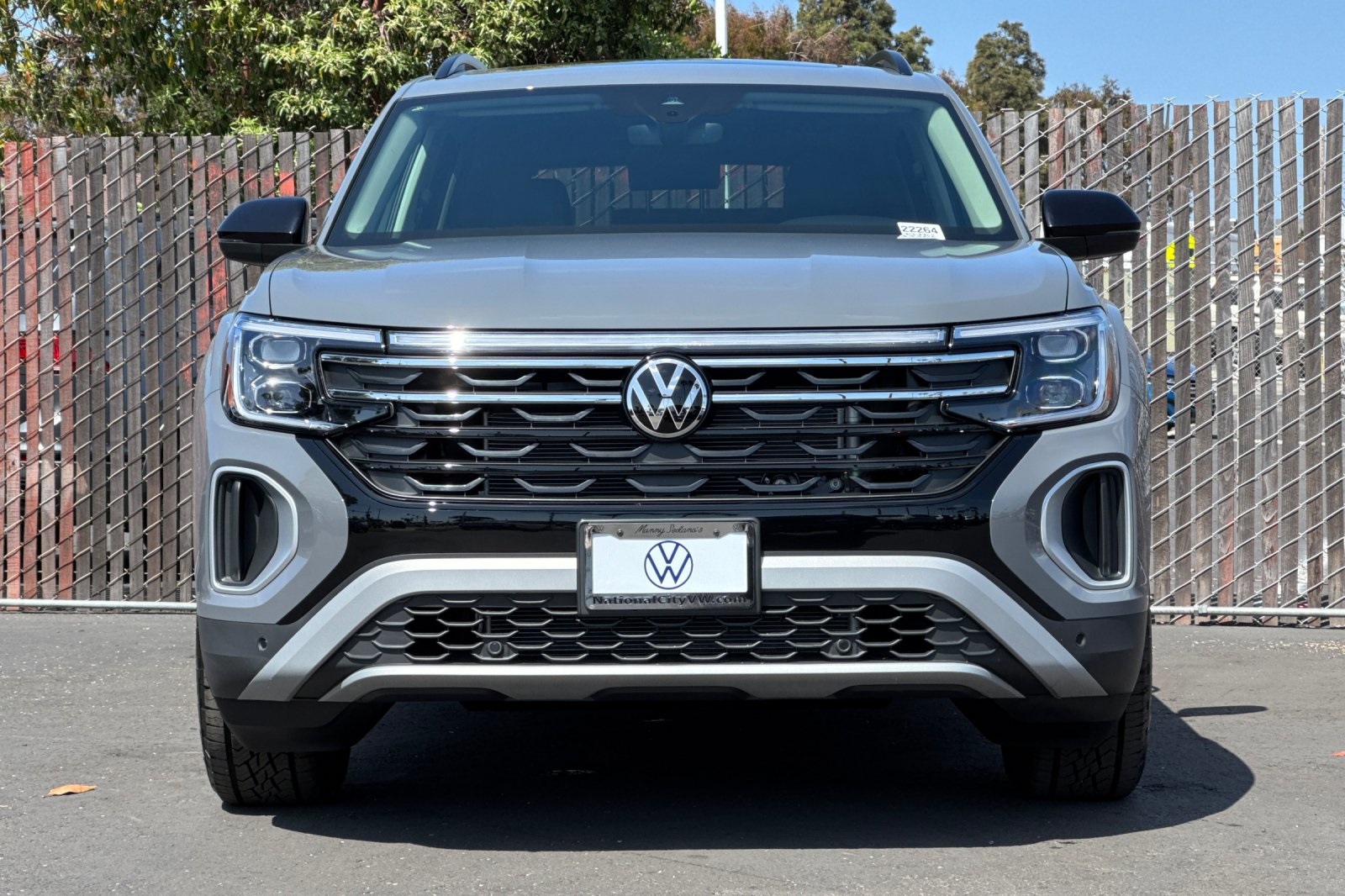 2025 Volkswagen Atlas Peak Edition SE photo 3