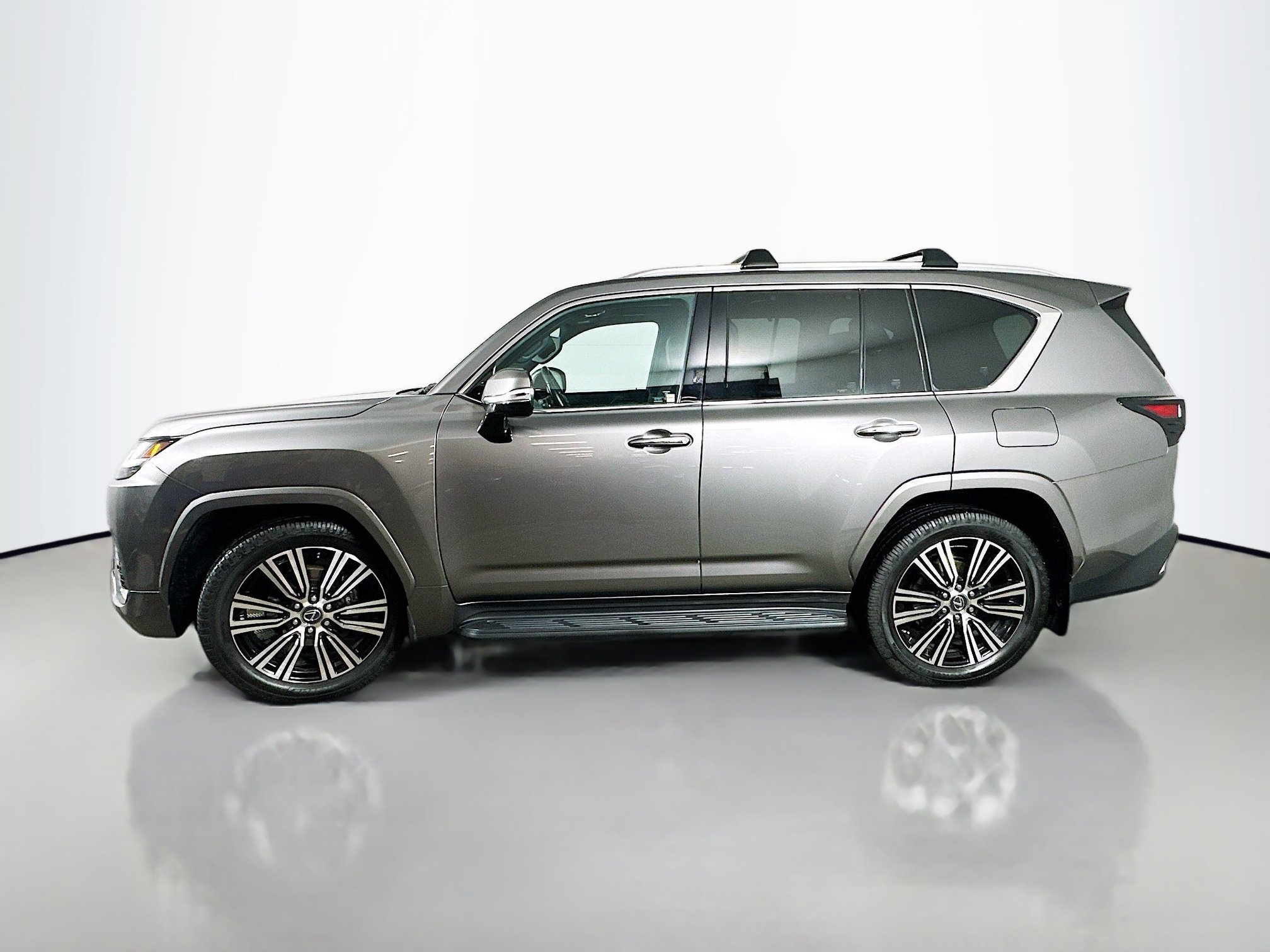 2022 Lexus LX 600 Luxury photo 4