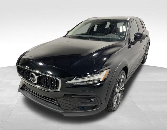 2023 Volvo V60 Cross Country B5 Plus photo 3