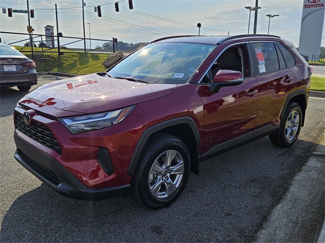 2025 Toyota RAV4 XLE photo 3