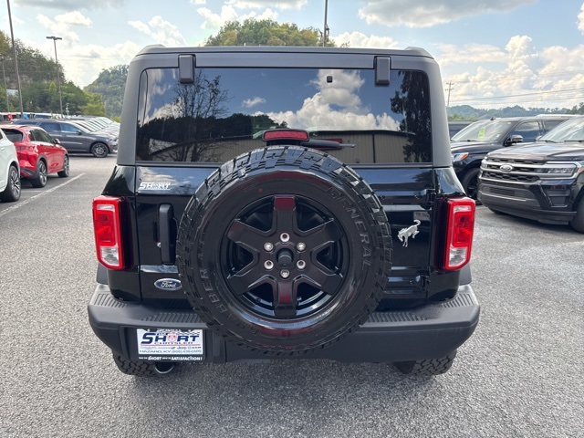 2024 Ford Bronco Black Diamond photo 2