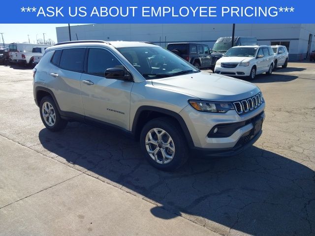 2025 Jeep Compass Latitude photo 2
