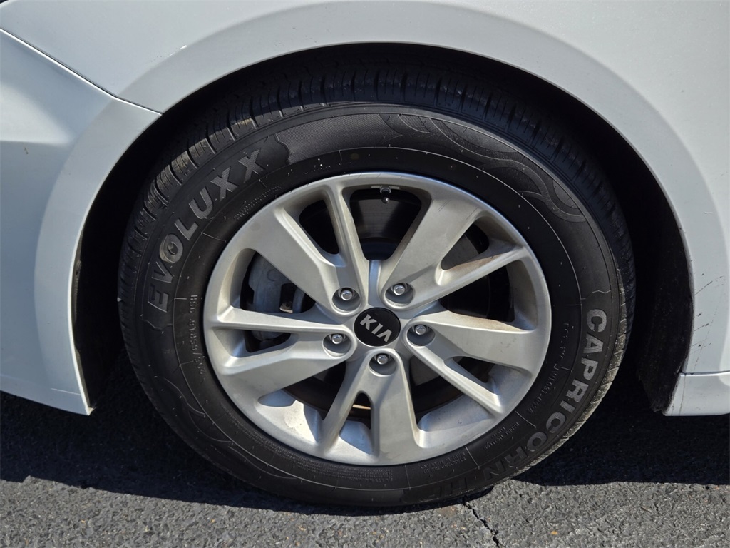 2019 Kia Optima LX photo 9
