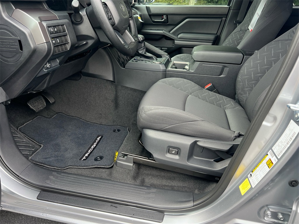 2025 Toyota Tacoma SR5 photo 9