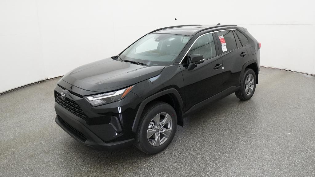 2025 Toyota RAV4 XLE's photo