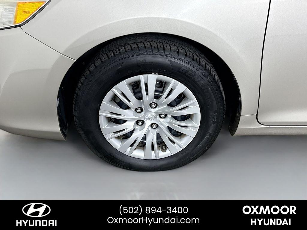 2013 Toyota Camry L photo 25
