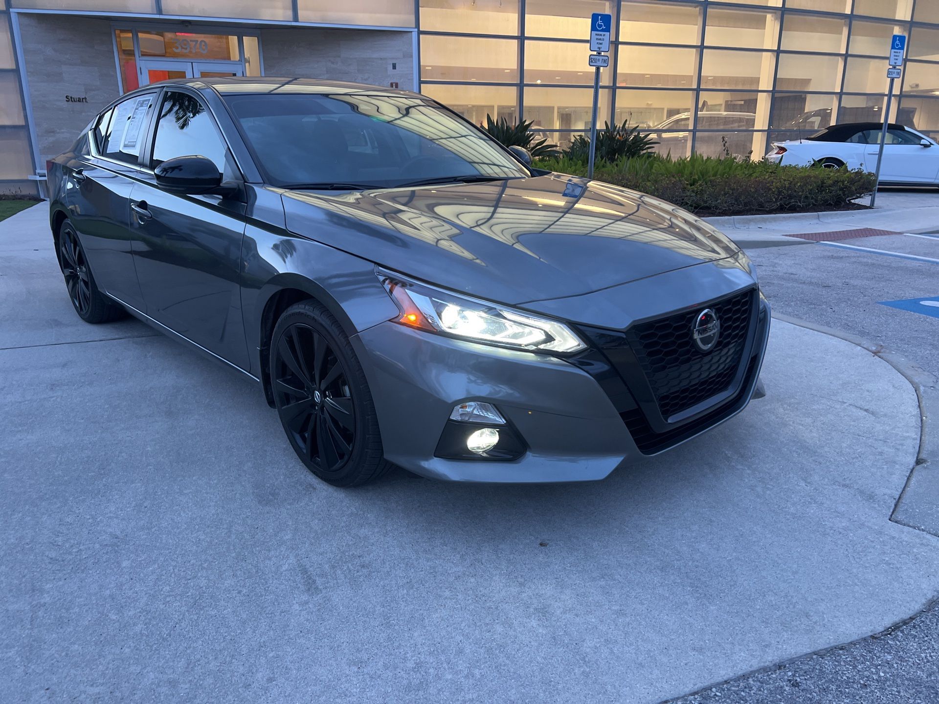 2022 Nissan Altima 2.5 SR photo 2