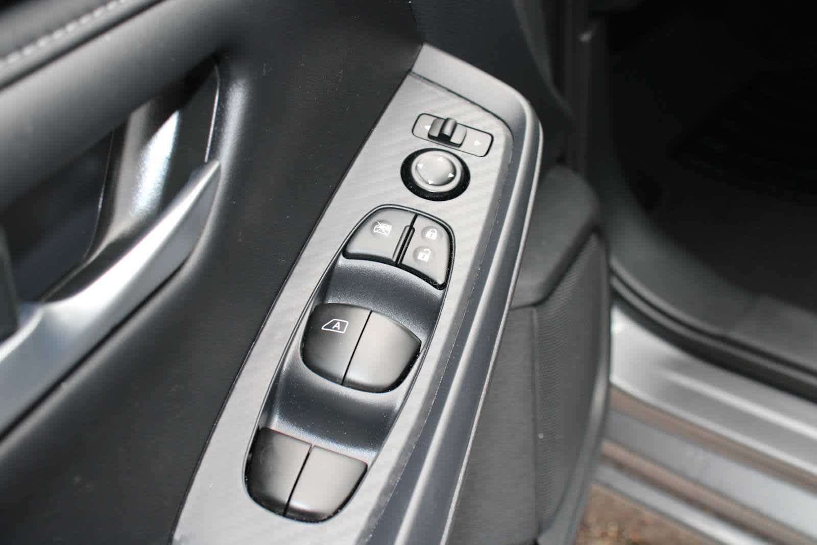 2025 Nissan Sentra SV photo 12