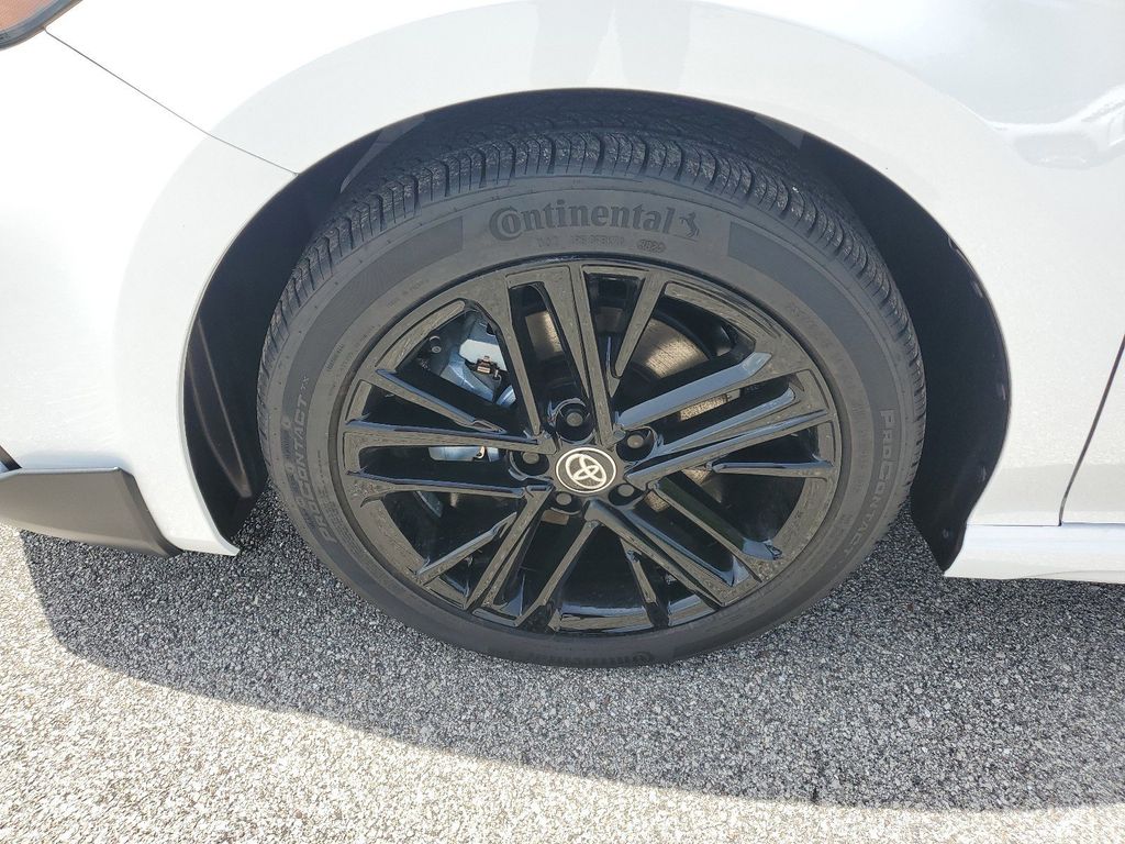 2025 Toyota Camry SE photo 7